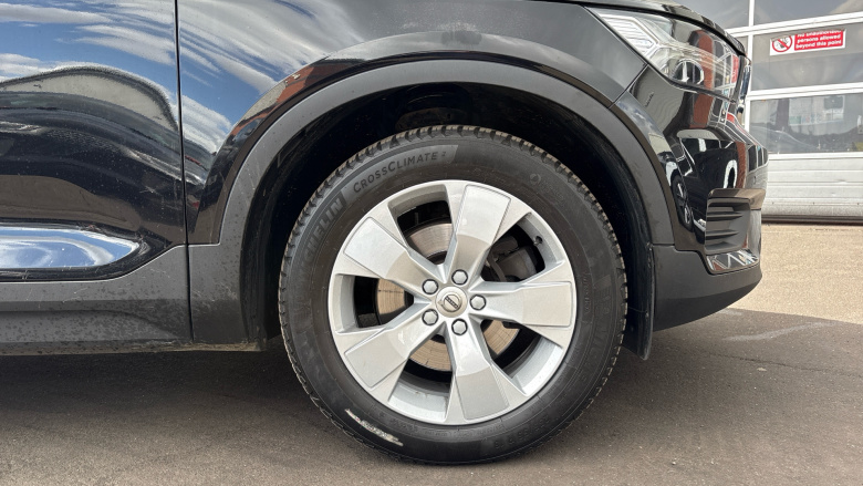 Volvo Xc40 2.0 T4 Momentum 5dr AWD Geartronic Petrol Estate